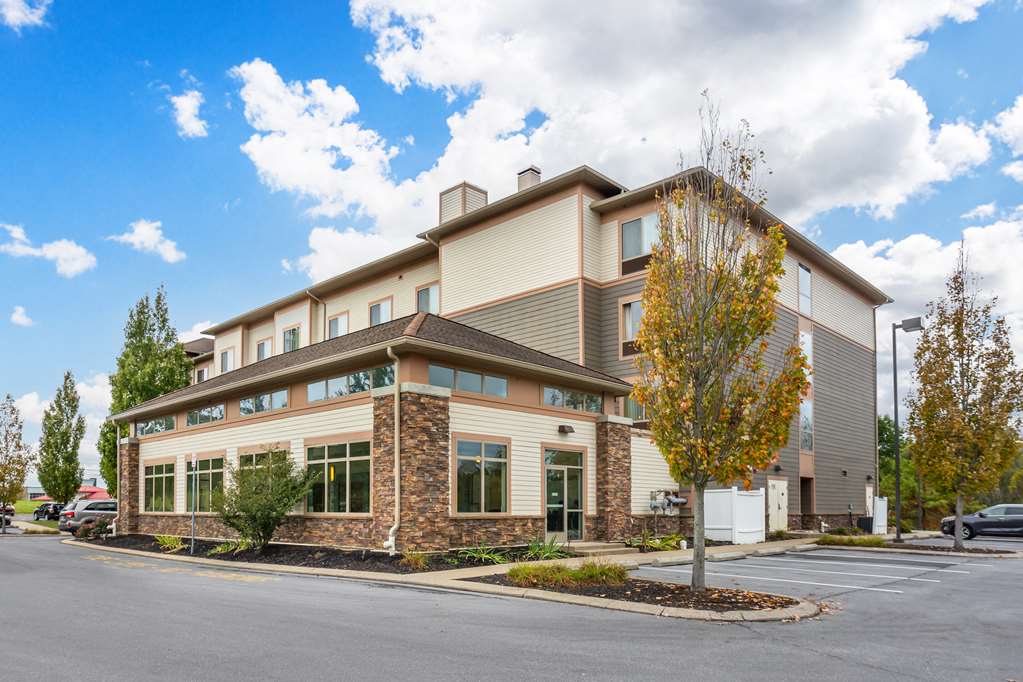 Best Western Plus University Park Inn & Suites - photo 42