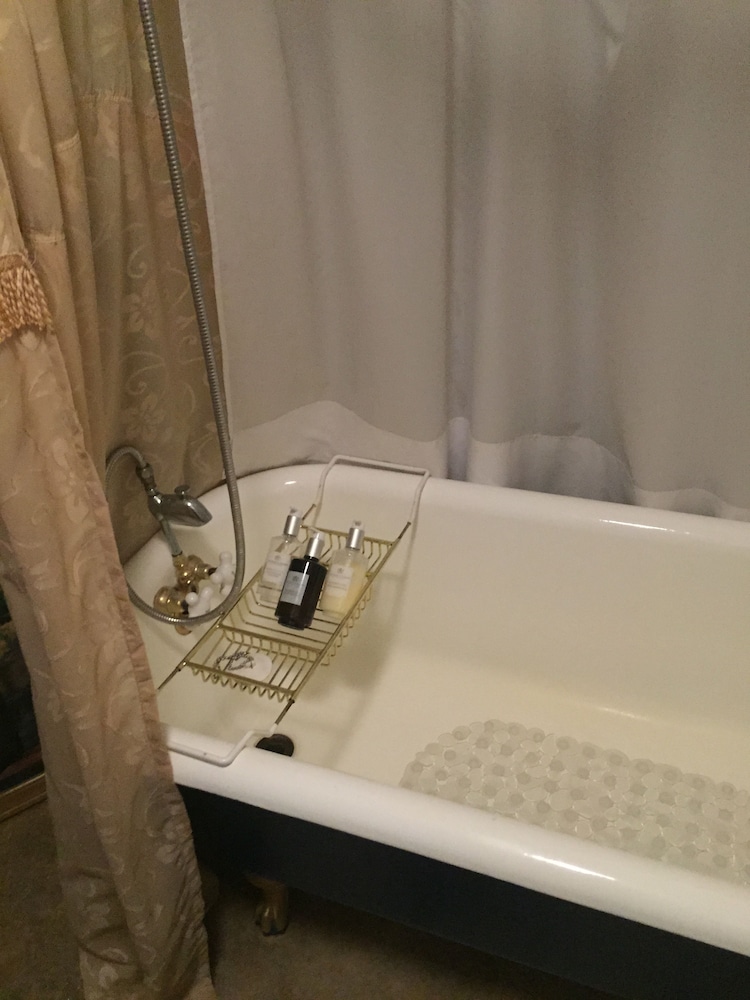 Weaverville Whitmore Inn - photo 38
