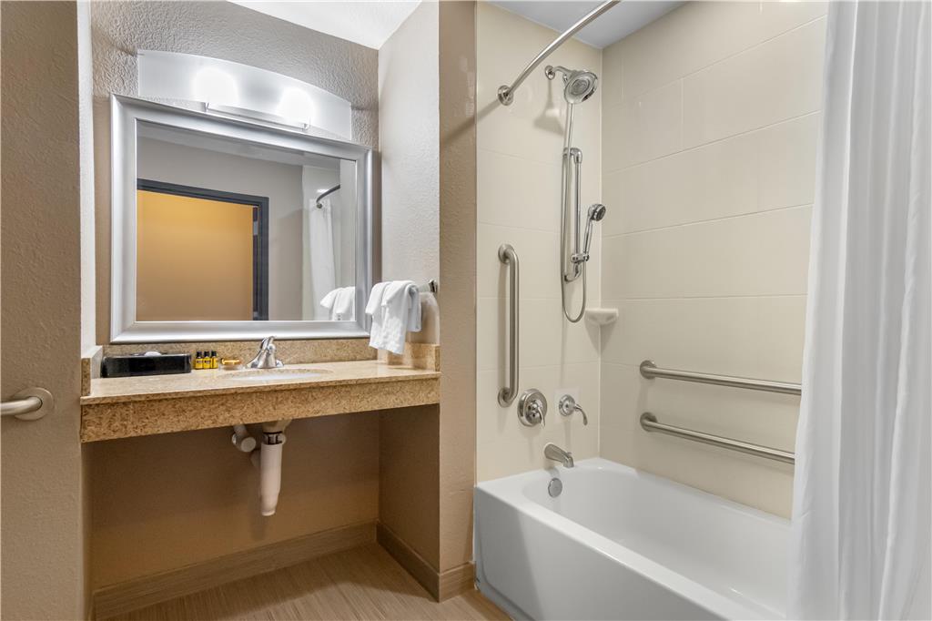 Best Western Plus Hiawatha Hotel - photo 35