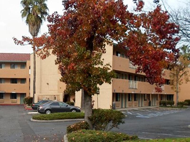 Econo Lodge Sacramento North - photo 3