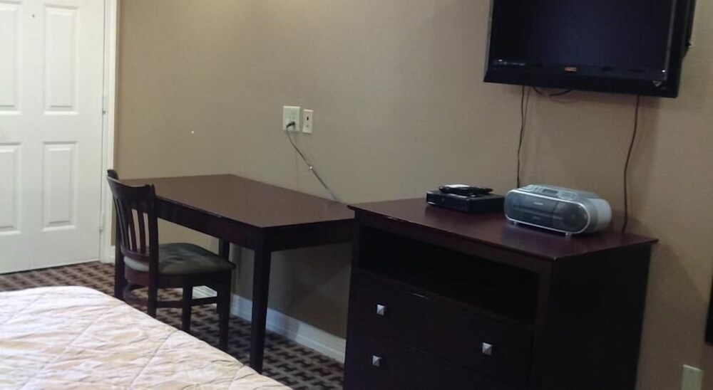 Palace Inn Fairbanks - photo 13