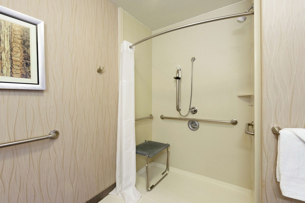 Hampton Inn & Suites Houston Pasadena - photo 25