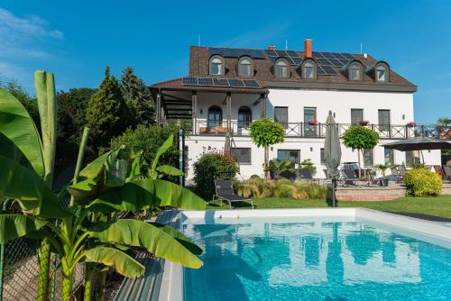 Katzer Villa — 4-Star Luxury Hotel in Badacsonytomaj, Hungary