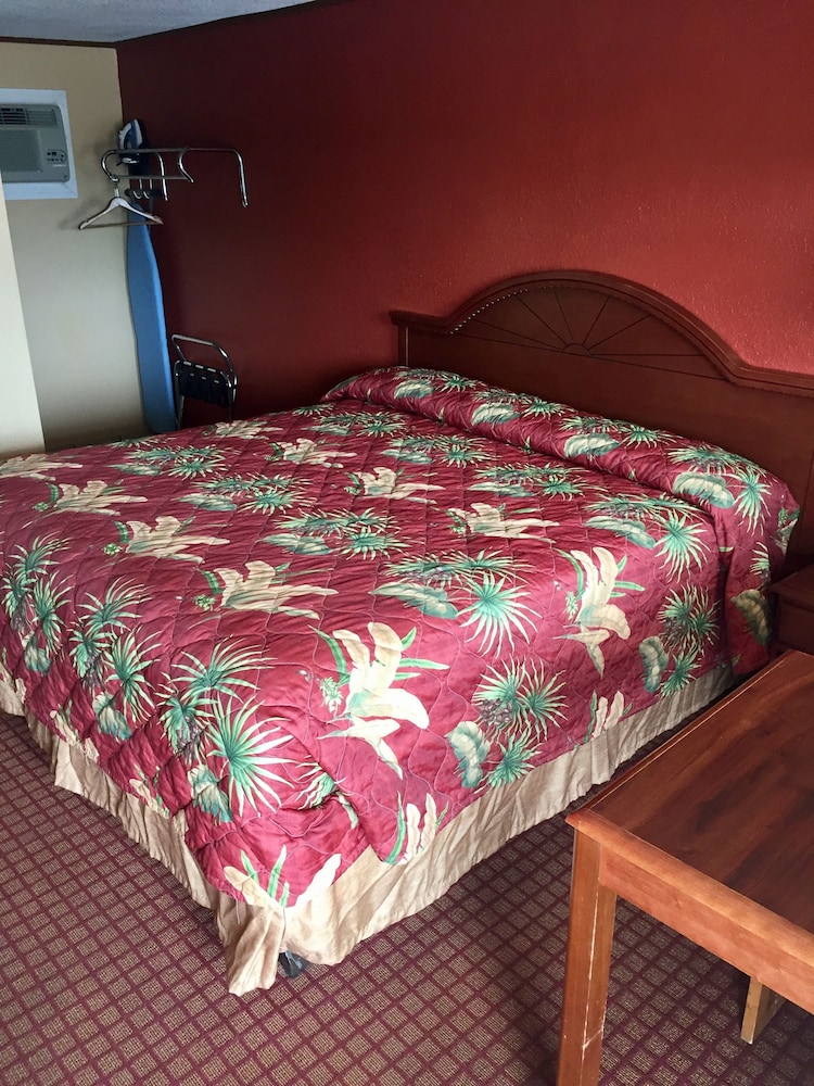 DeQueen Courtyard Inn - photo 7