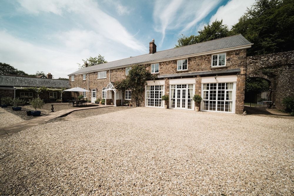 Stoodleigh Court Coach House B & B — 4-Star Luxury Hotel in Tiverton, United Kingdom