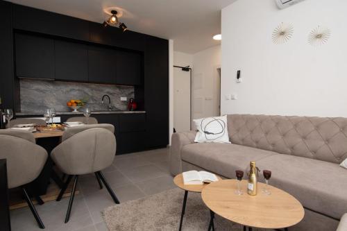 Studio Apartman Apollonia — 4-Star Luxury Hotel in Sinj, Croatia