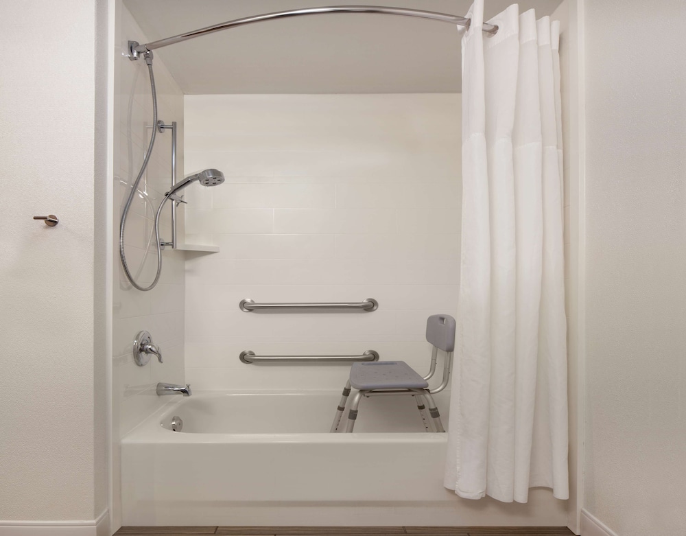 Hampton Inn Lawrenceville - photo 23