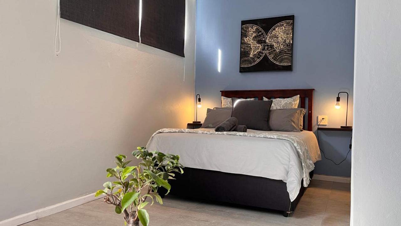 Traveller's Inn Studio cottage — 4-Star Luxury Hotel in Port Elizabeth, South Africa