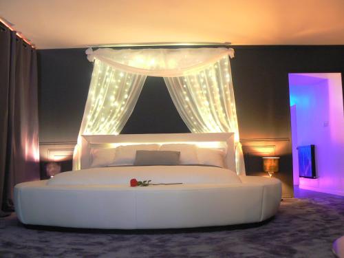Love Room Proche Rennes Le Cocon Enchanteur — hotel in Plelan-Le-Grand