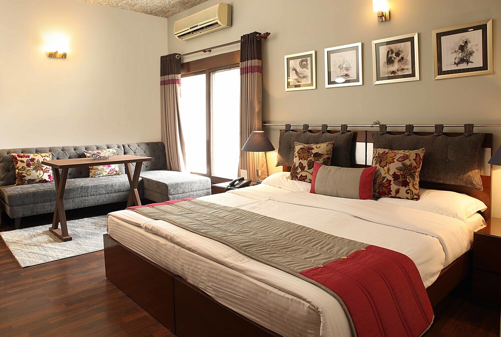 Ahuja Residency Golf Links