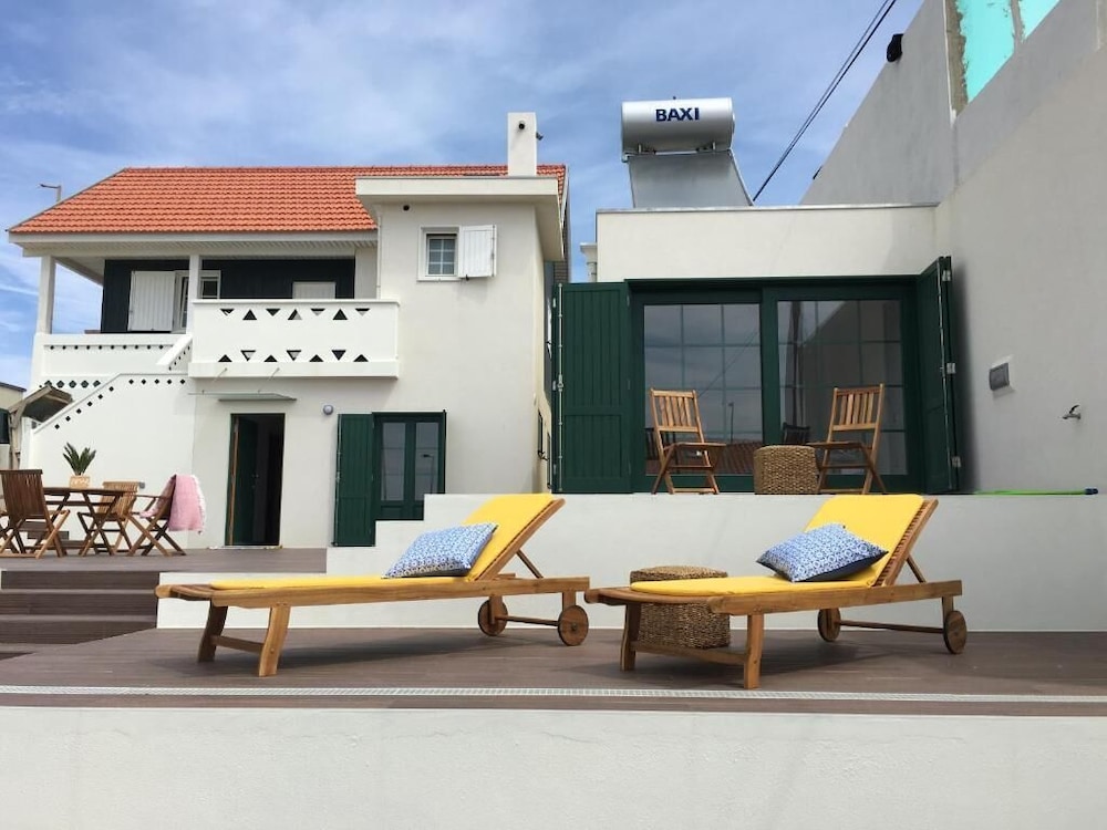 Vista Mare Beach Apartments by Porto City Hosts — 4-Star Luxury Hotel in Cortegaca, Portugal