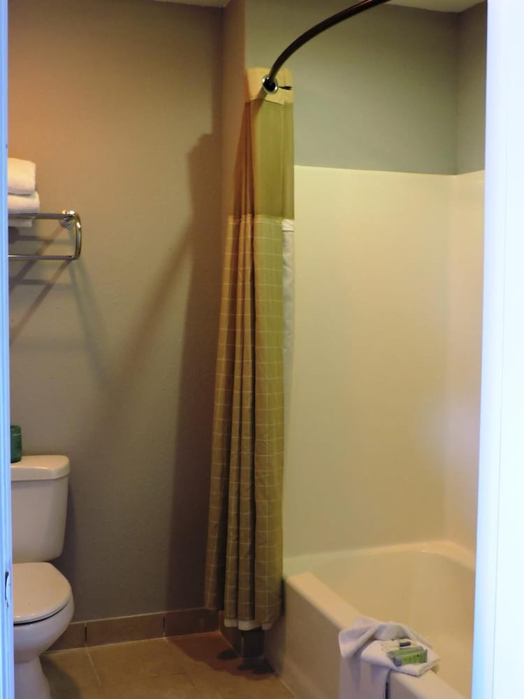 Riata Inn Crystal City - photo 15