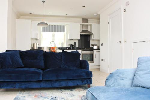 BEACHSIDE modern home dogs welcome — 4-Star Luxury Hotel in Padstow, United Kingdom