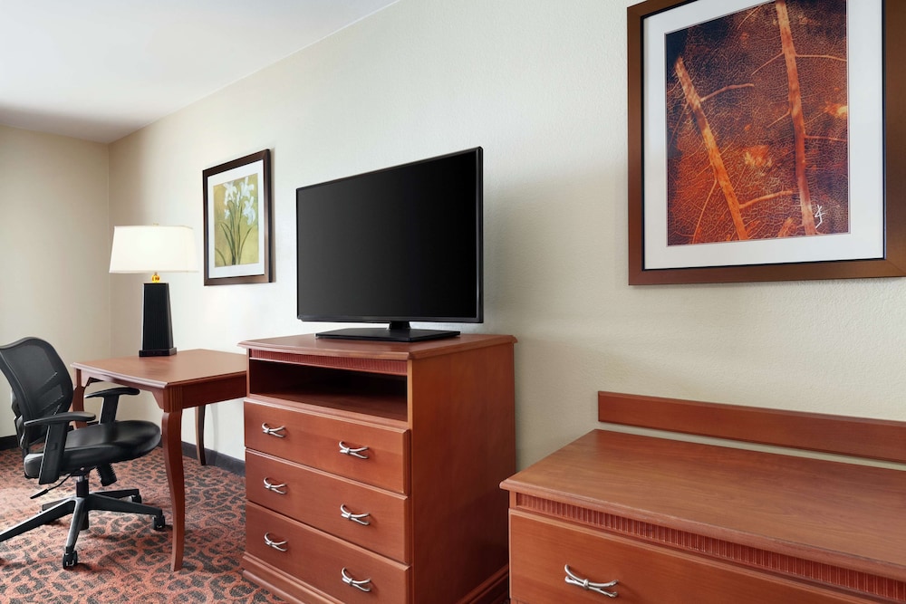 Hampton Inn Houston Stafford - photo 9