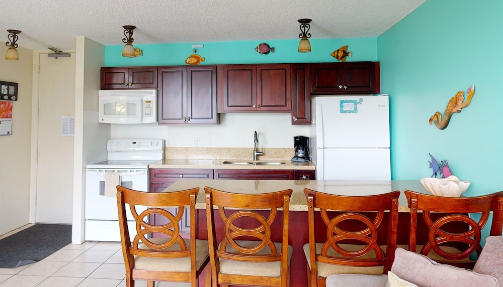 Waikiki Banyan High Level Condo with Private Lanai by Koko Resort Vacation Rentals - photo 45