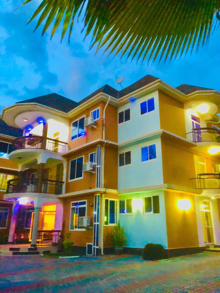 Mazubu grand hotel in Mbuguni, Tanzania