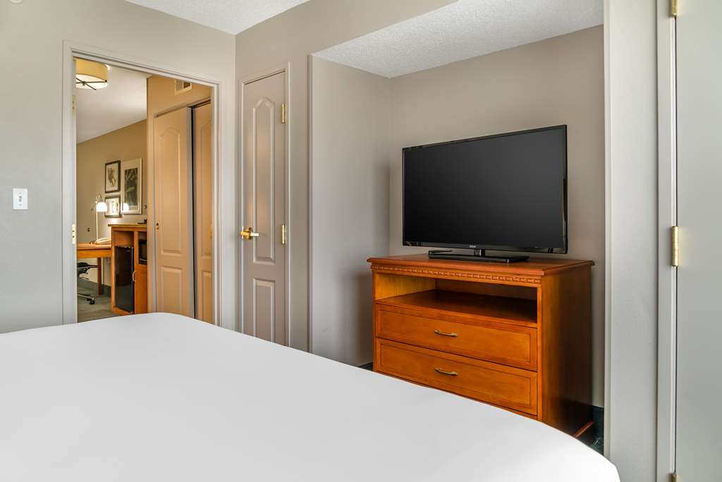 Country Inn & Suites by Radisson Rossford Toledo South - photo 26