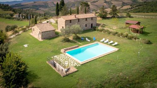Villa Podere Oliveto — 4-Star Luxury Hotel in Radicofani, Italy