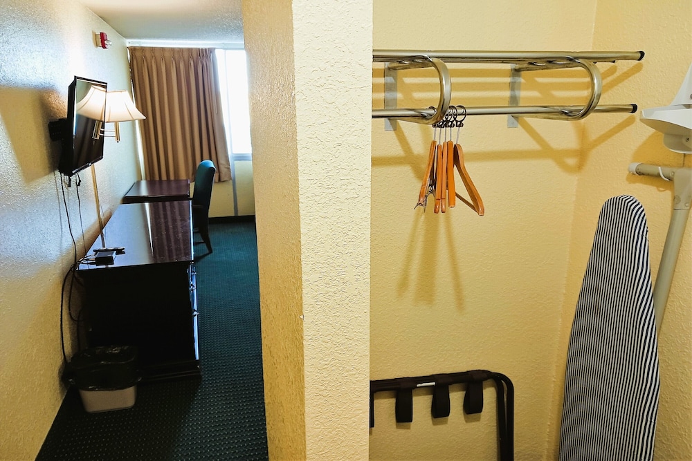 USA Inn Junction City Near Fort Riley - photo 13