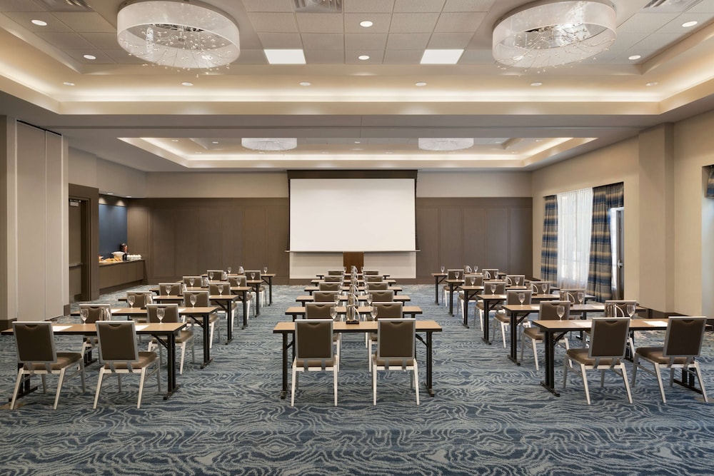 Embassy Suites by Hilton The Woodlands at Hughes Landing - photo 36
