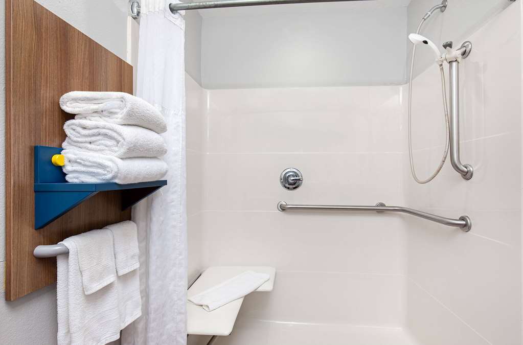 Microtel Inn and Suites by Wyndham Columbus North - photo 7