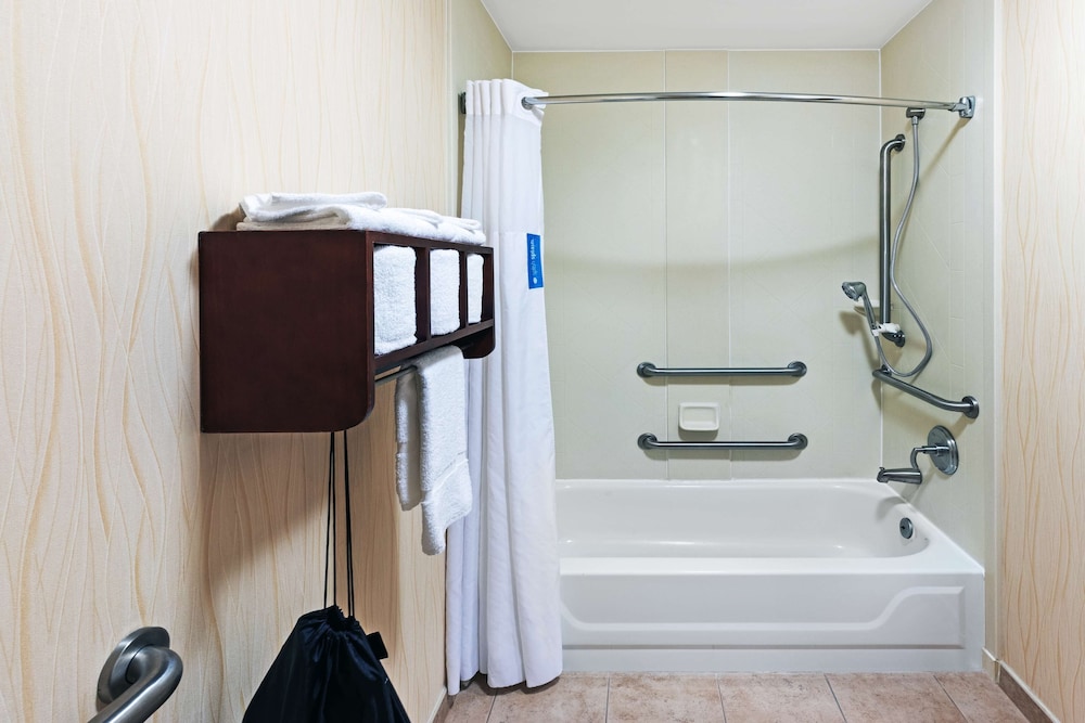 Hampton Inn Aiken - photo 13