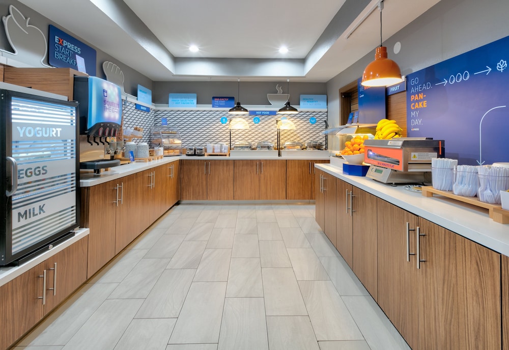 Holiday Inn Express & Suites Dallas Park Central Northeast by IHG - photo 30