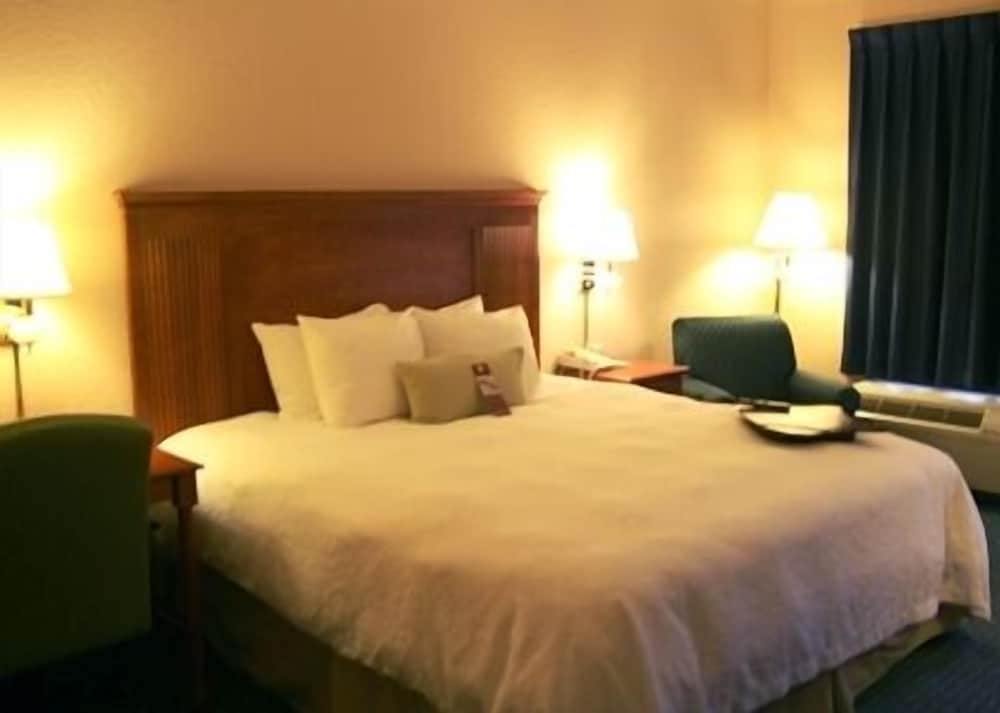 Hampton Inn & Suites Cordele - photo 12
