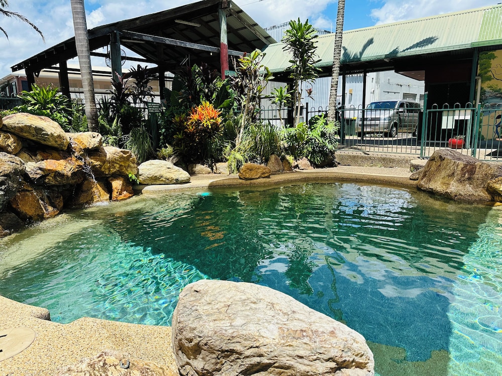 Mossman Exchange & Backpacker Resort — hotel in Mossman