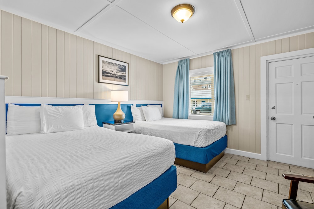 Dolphin Oceanfront Motel - photo 10