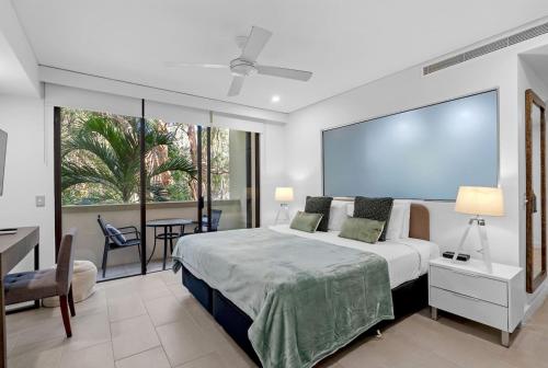 Violet Studio Seaside Nook with Resort Pools and Spa in Palm Cove, Australia