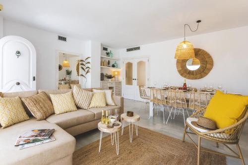Oasis Club — 4-Star Luxury Hotel in Javea, Spain