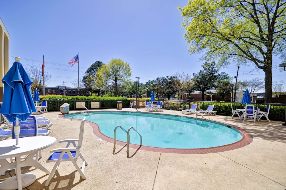 Hampton Inn Memphis Poplar - photo 25