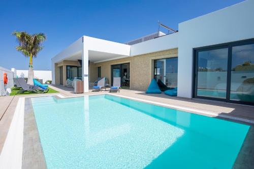 Sea Breeze Villas Lapa and Claca — 4-Star Luxury Hotel in Playa Blanca, Spain