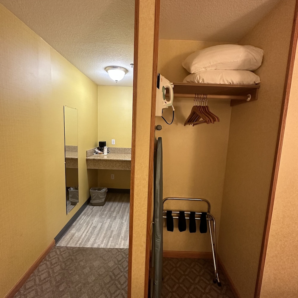 Timberland Inn & Suites - photo 59