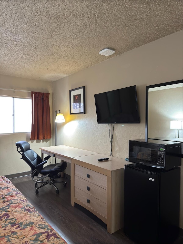 American Inn & RV Park - photo 10