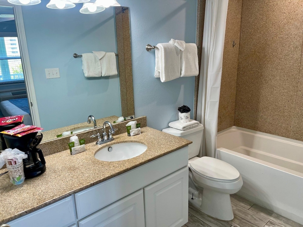 Beachgate Condo Suites And Hotel 512a 512b 2 Bedroom Condo - photo 3