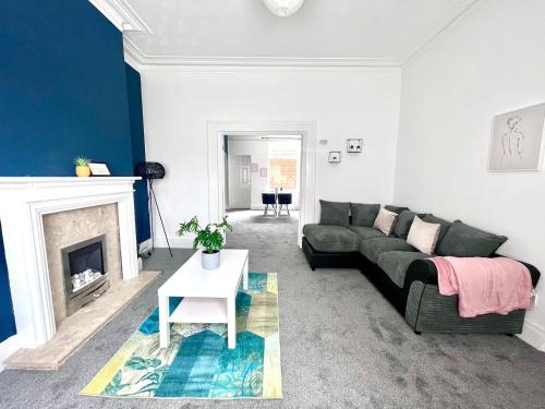 4 Bdrm 10 min walk to hospital — 4-Star Luxury Hotel in Sunderland, United Kingdom