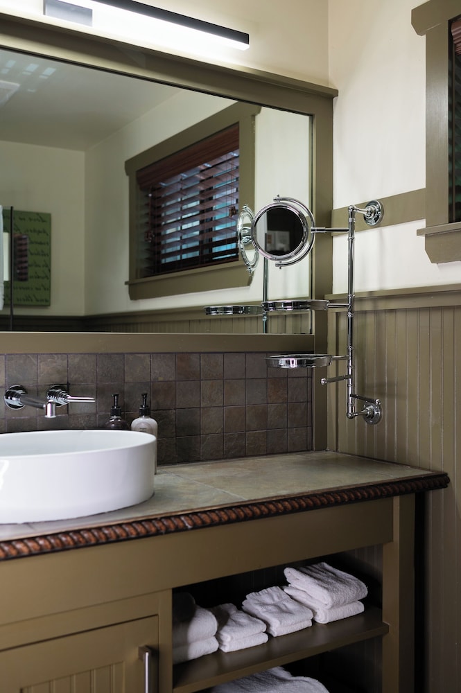 Highland Haven Creekside Inn - photo 127