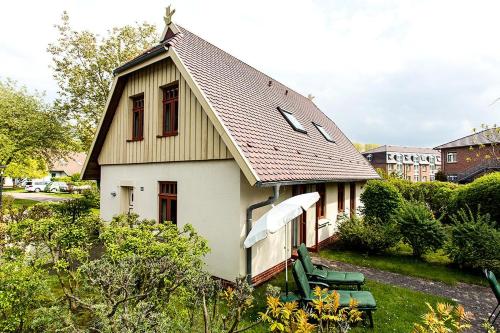 Ferienhaussiedlung Strandperlen Weidenhof 2a — hotel in Wustrow