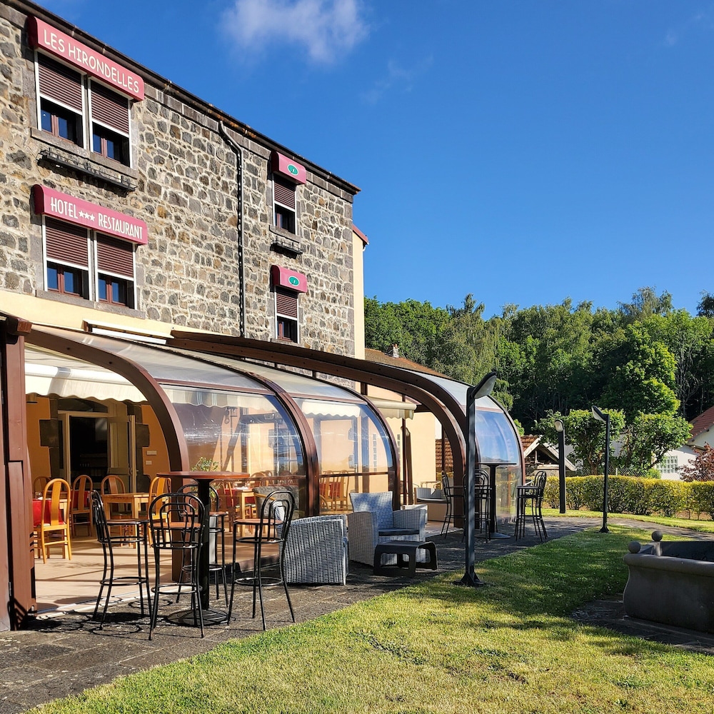 Hôtel les Hirondelles — hotel in Orcines