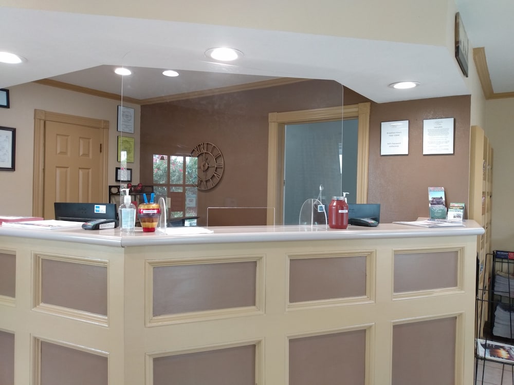 Gazebo Inn - photo 4