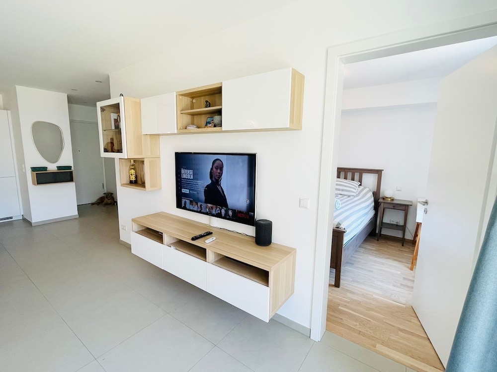 Luxury 1 bedroom flat w.Terrace&Parking — 4-Star Luxury Hotel in Luxembourg, Luxembourg
