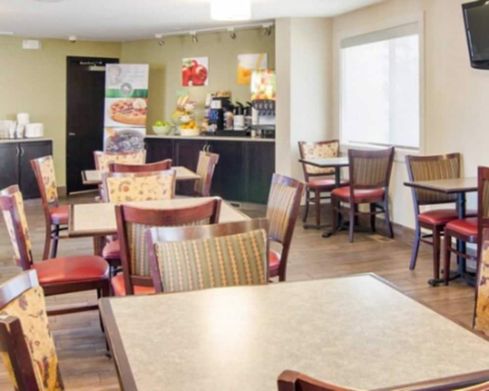 Quality Inn Airport Convention Center - photo 18