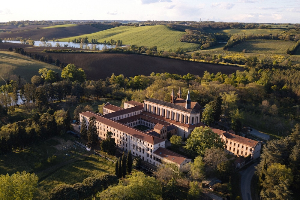 Hôtellerie de l’Abbaye du Désert in Toulouse, France