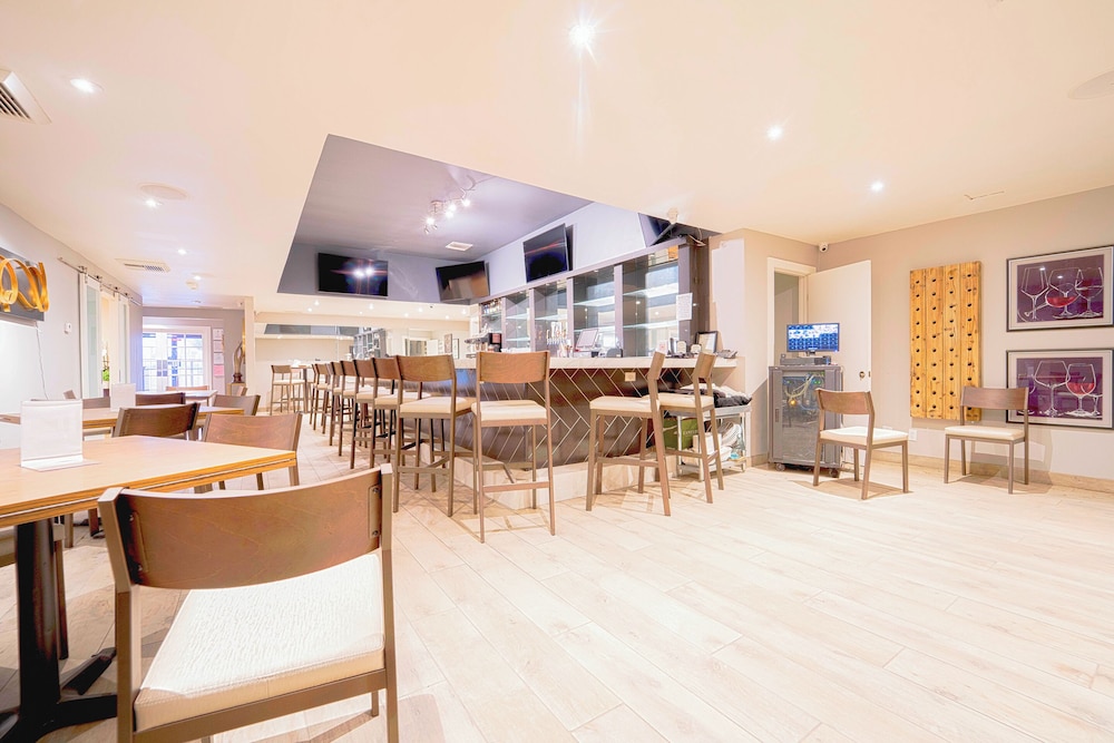 Royal Plaza Inn Indio - photo 85