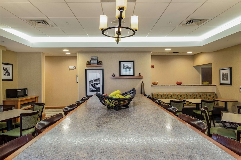 Hampton Inn Waterville - photo 47