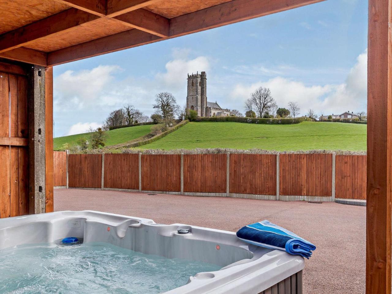 2 Bed in West Buckland 00467 in Wellington, United Kingdom