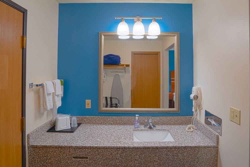 OYO Hotel Redwood Falls near Jackpot Casino - photo 33