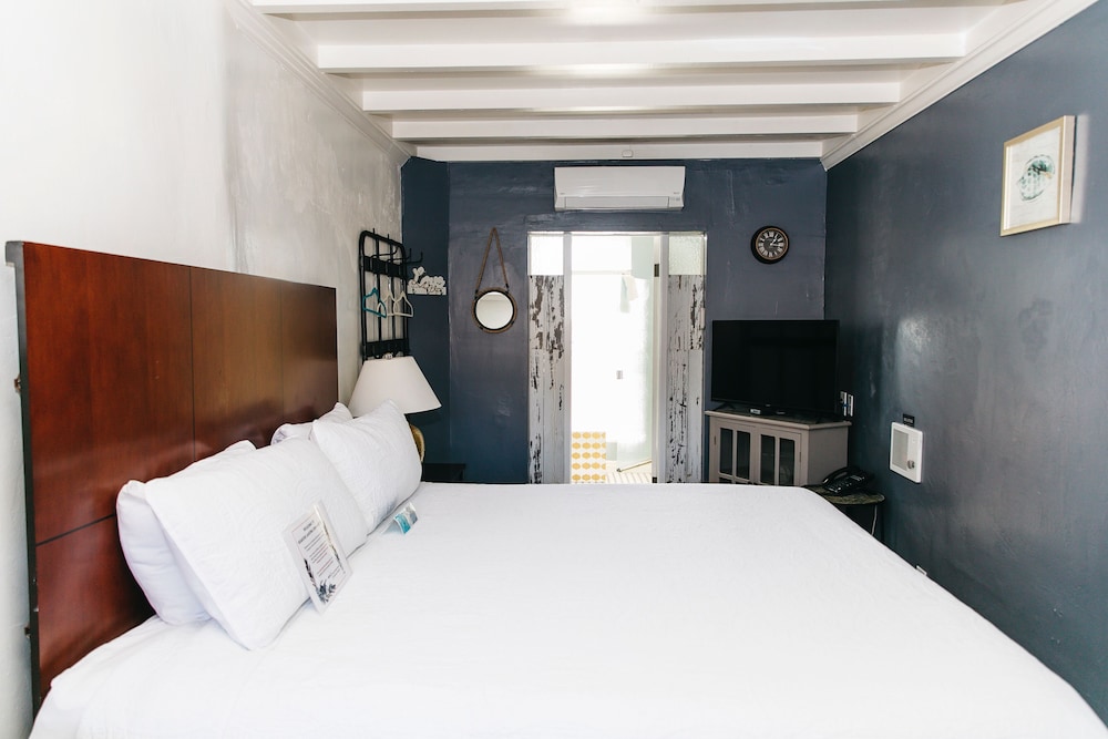 Laguna Cove Hotel - photo 24